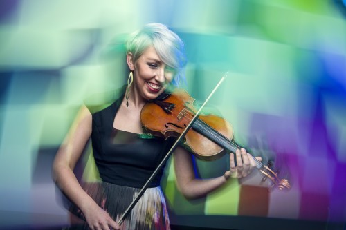 Ilana Waniuk playing violin